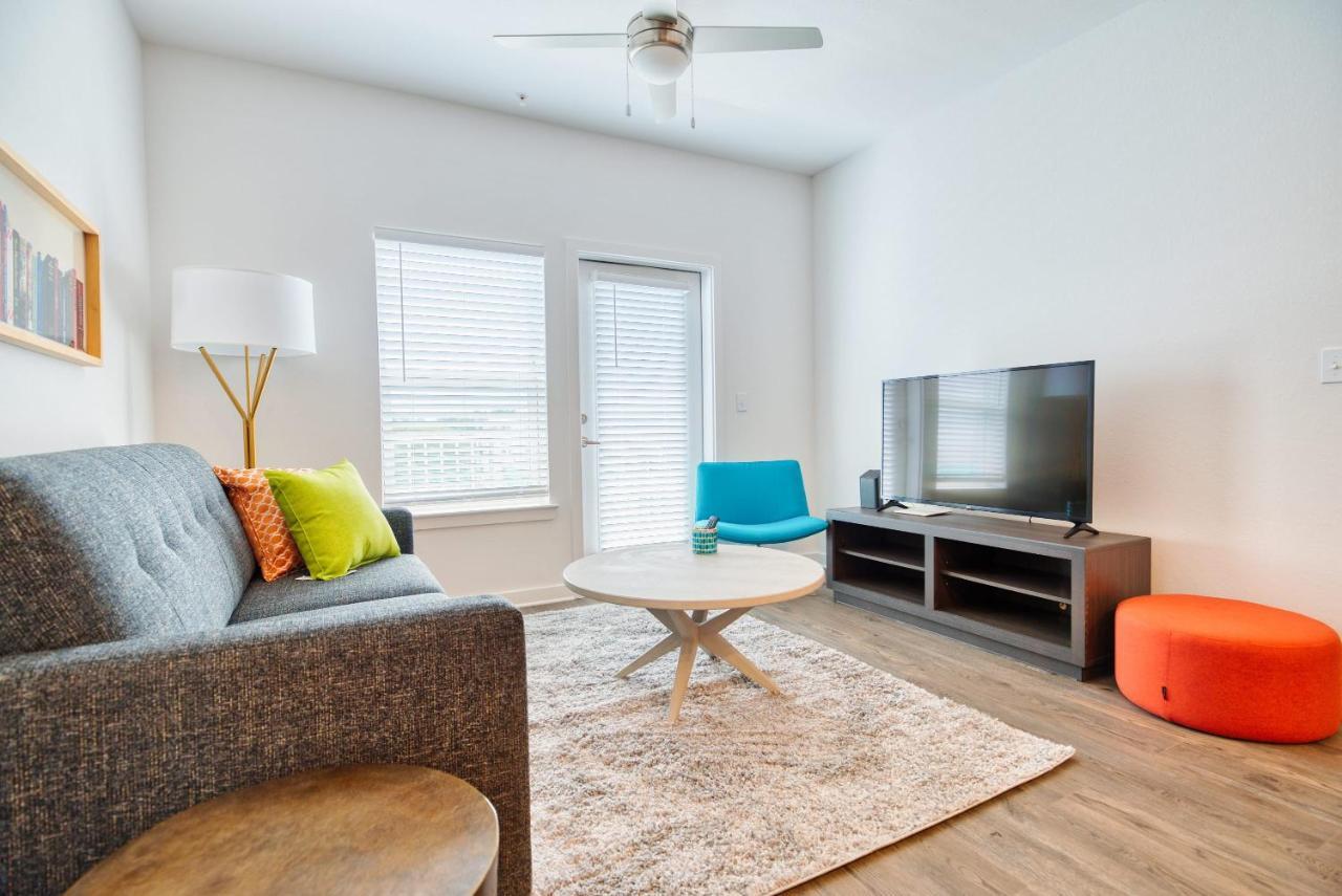 Grand Two Bedroom Two Bathroom Apartment With Balcony Gainesville Exteriör bild