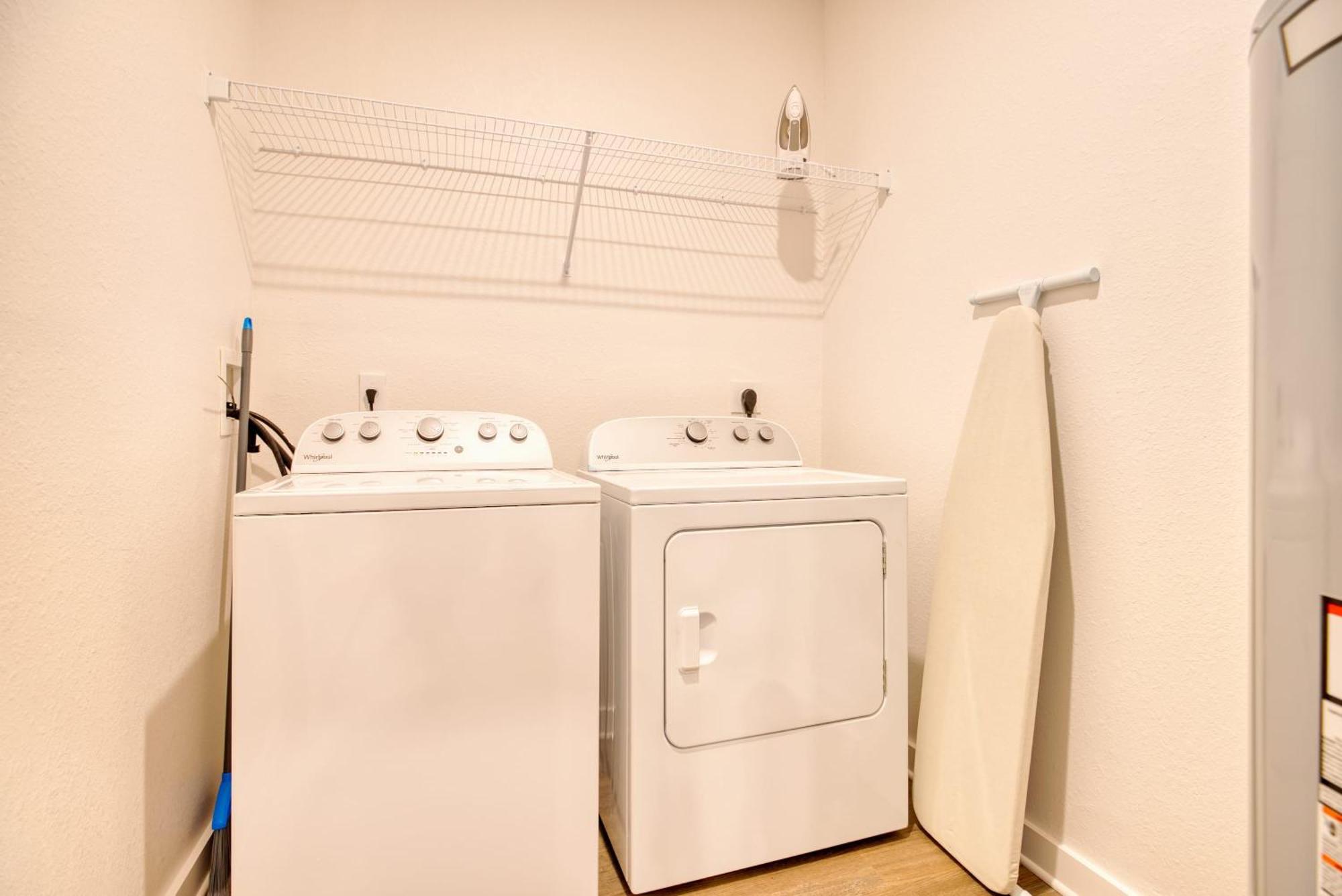 Grand Two Bedroom Two Bathroom Apartment With Balcony Gainesville Exteriör bild
