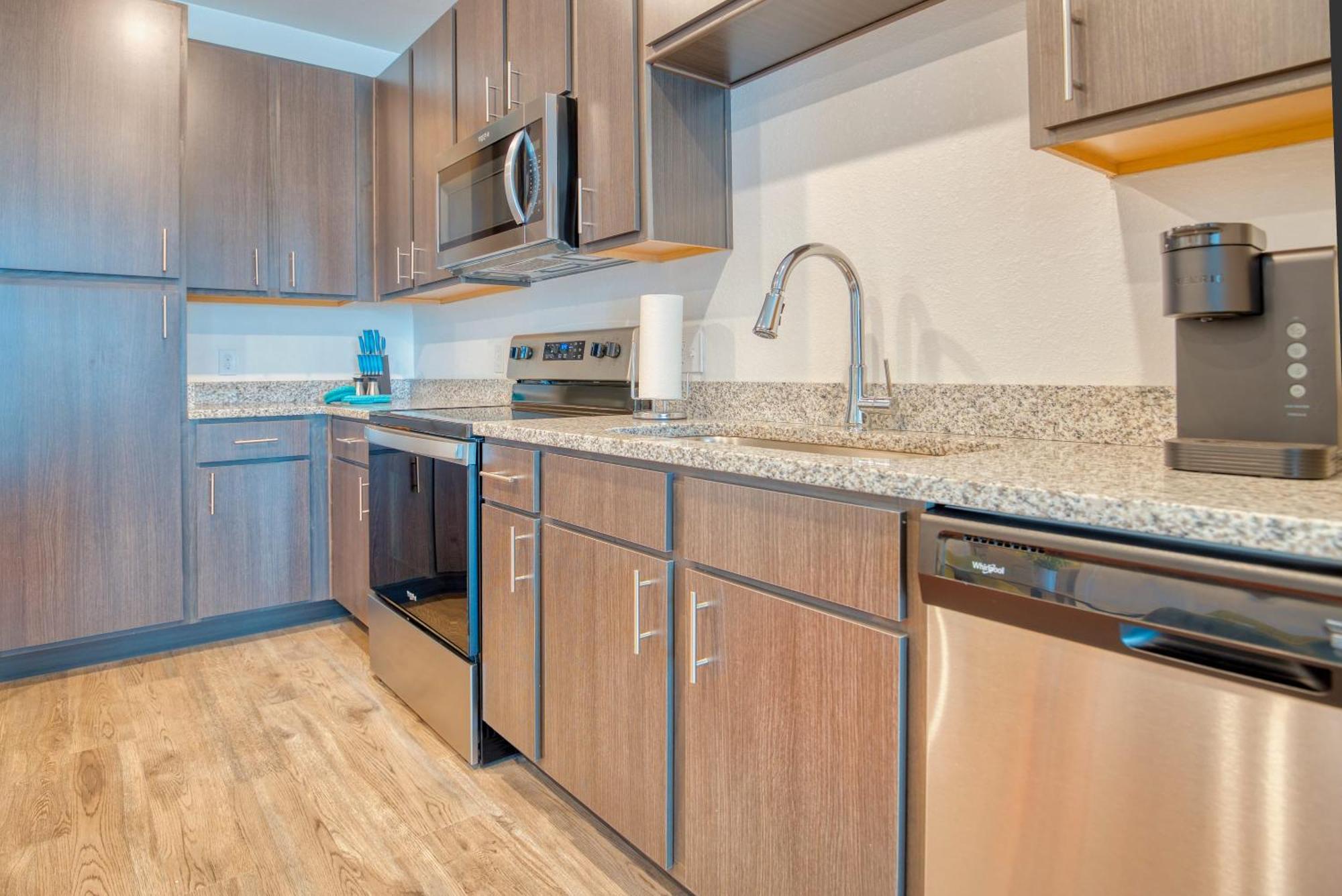 Grand Two Bedroom Two Bathroom Apartment With Balcony Gainesville Exteriör bild