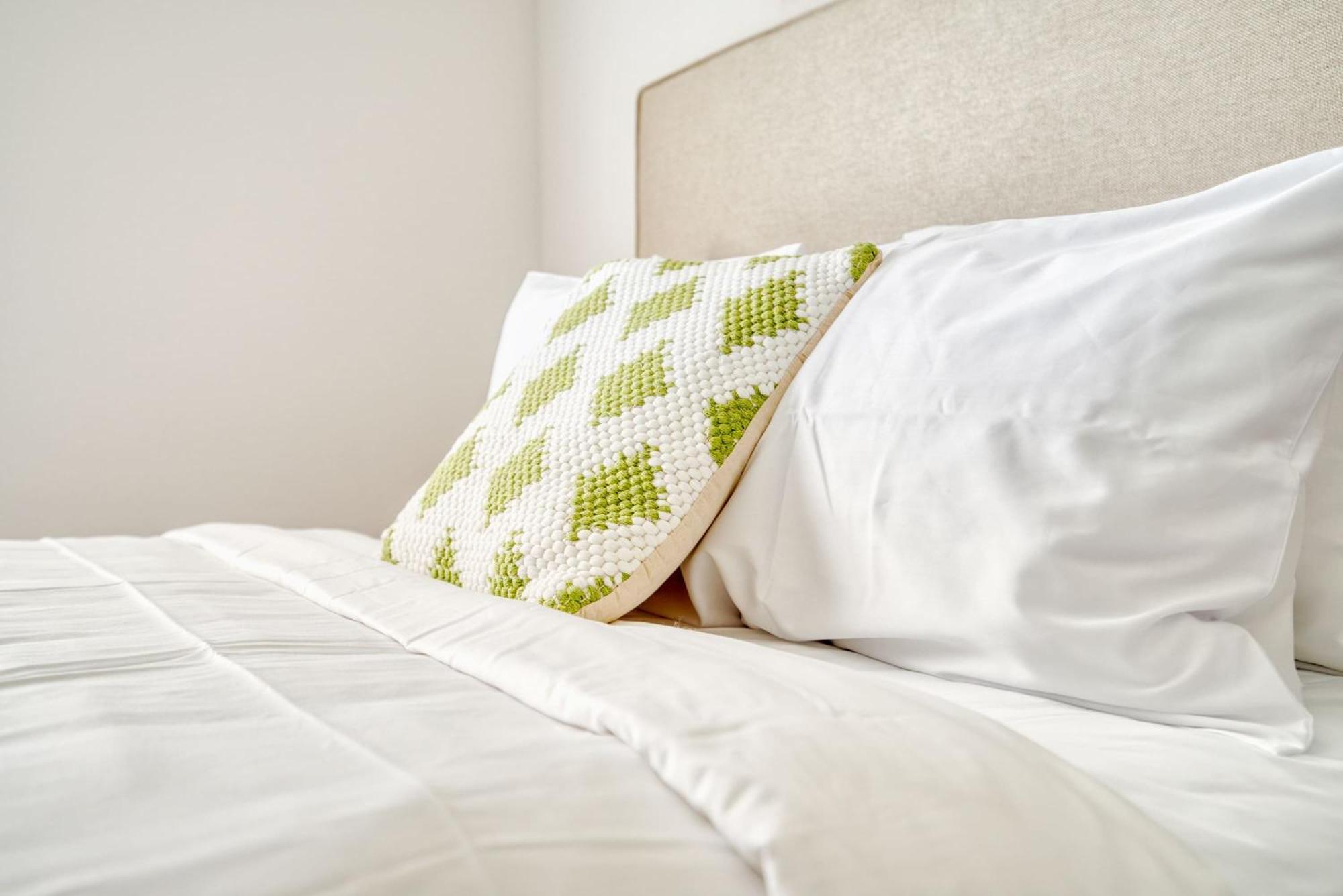 Grand Two Bedroom Two Bathroom Apartment With Balcony Gainesville Exteriör bild