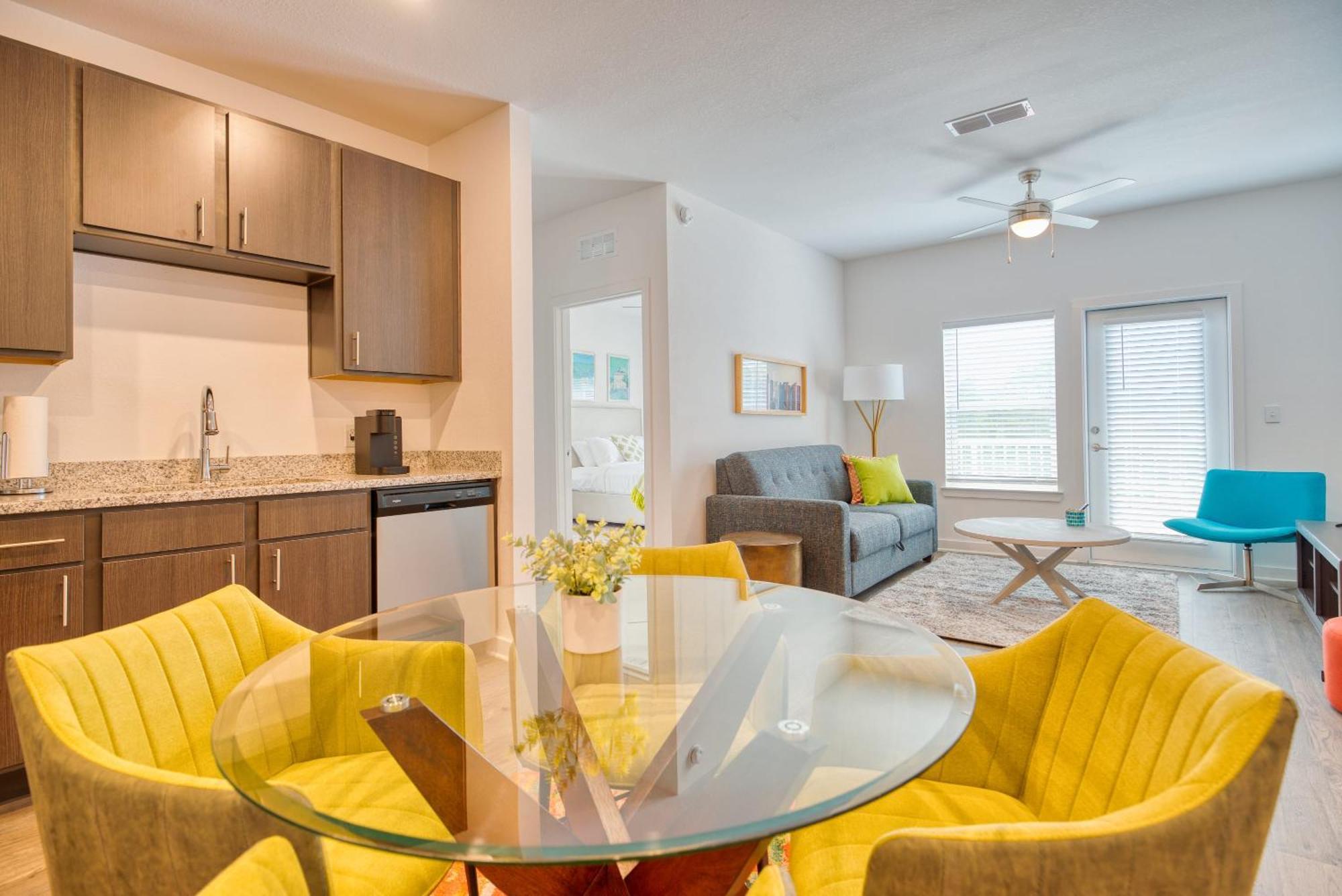 Grand Two Bedroom Two Bathroom Apartment With Balcony Gainesville Exteriör bild